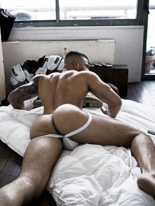 goodbussy:  All of a sudden, my mouth is watering for some pound cake. Odd lol