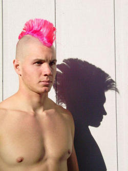 punkerskinhead:  great looking pink mohawk