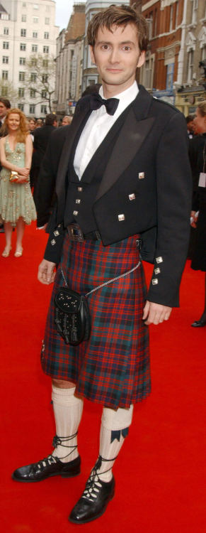 sherlocks-one-friend:fatass-mcnotits:steamcharlie:Some “kilts on the carpets” appreciation &lt;3wait