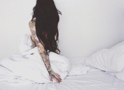 inastaassia:  #photoshoot #allwhite #girlswithtattoos #tattoo #girl #me #tumblrdaily #love #lazy 