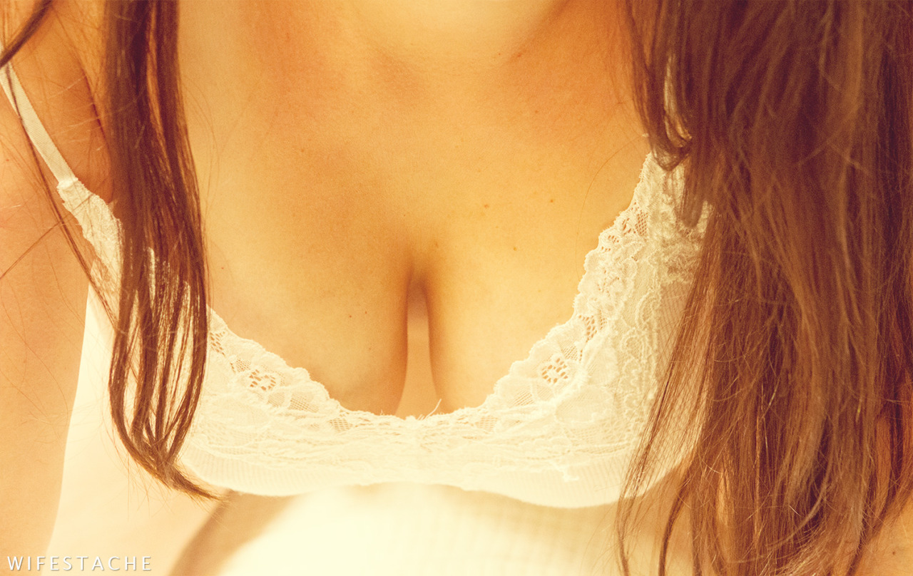 wifestache:  Love my wife’s boobs. Love watching them jiggle. Love cumming on them.