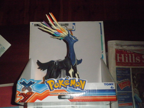 purplepuella:  I told you I caught the legendary pokemon but I haven’t shown you my figure. Wh