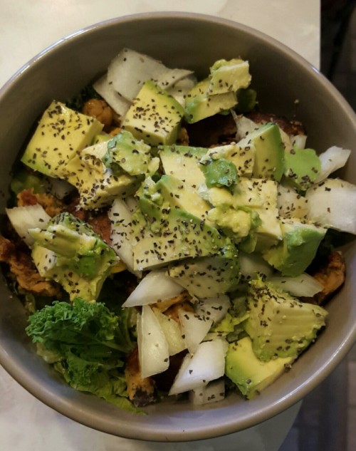 granola-mama: Big bowl of nurishment Kale, lettuce, spicy black bean burger, roasted cauliflower and