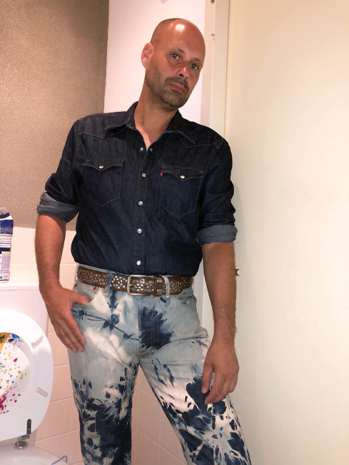 gayinbrown: The pig is ready to play