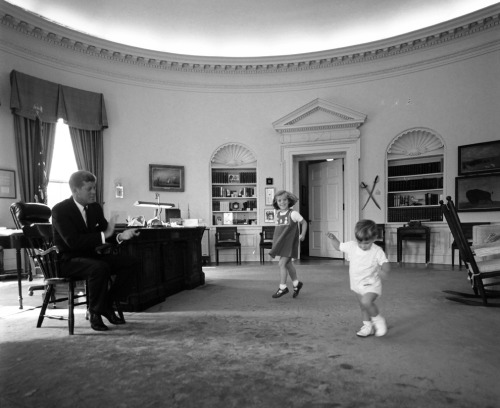 Every Friday should feel like this:
President Kennedy, Caroline and John Jr. in the Oval Office. October 10, 1962. Photo by White House photographer Cecil Stoughton.
More – Kennedy Family Photos from the JFK Library
Have a happy weekend!