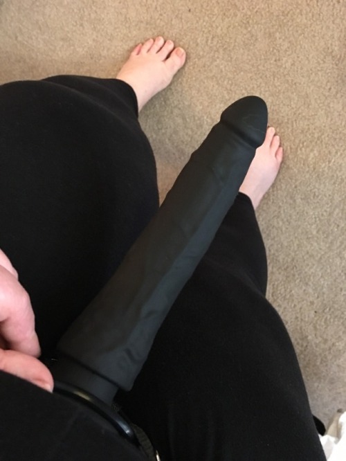 rookiesubmissive: gentlefemdomwoman: Today, I finally tried putting on my recently acquired strap-o