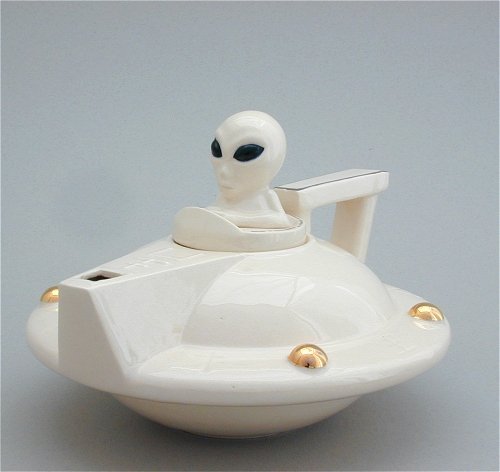 n-a-s-a:  kitschyliving:  teapot   They’re real