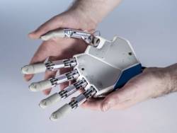 naking:  limbsa7o:  The first bionic hand