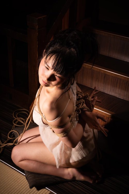 justscreenshots:Kinbaku Kasumi HouraiModel porn pictures