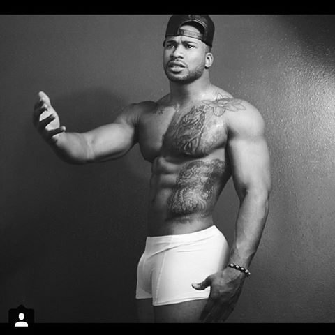 allongst:  phreakquency:  thickchocolatecity:  So Sexy! 