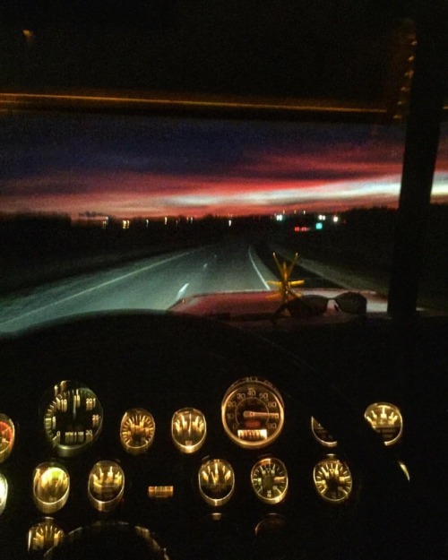 Morning magic . . . #hoodshot #peterbilt #largecar #sunrise #minnesota #magical #magic