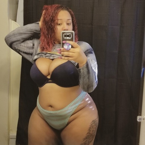 cinnamongotbunnz: Thicker than a Snickers ! Subscribe to me for uncensored videos at ConnectPal.com/