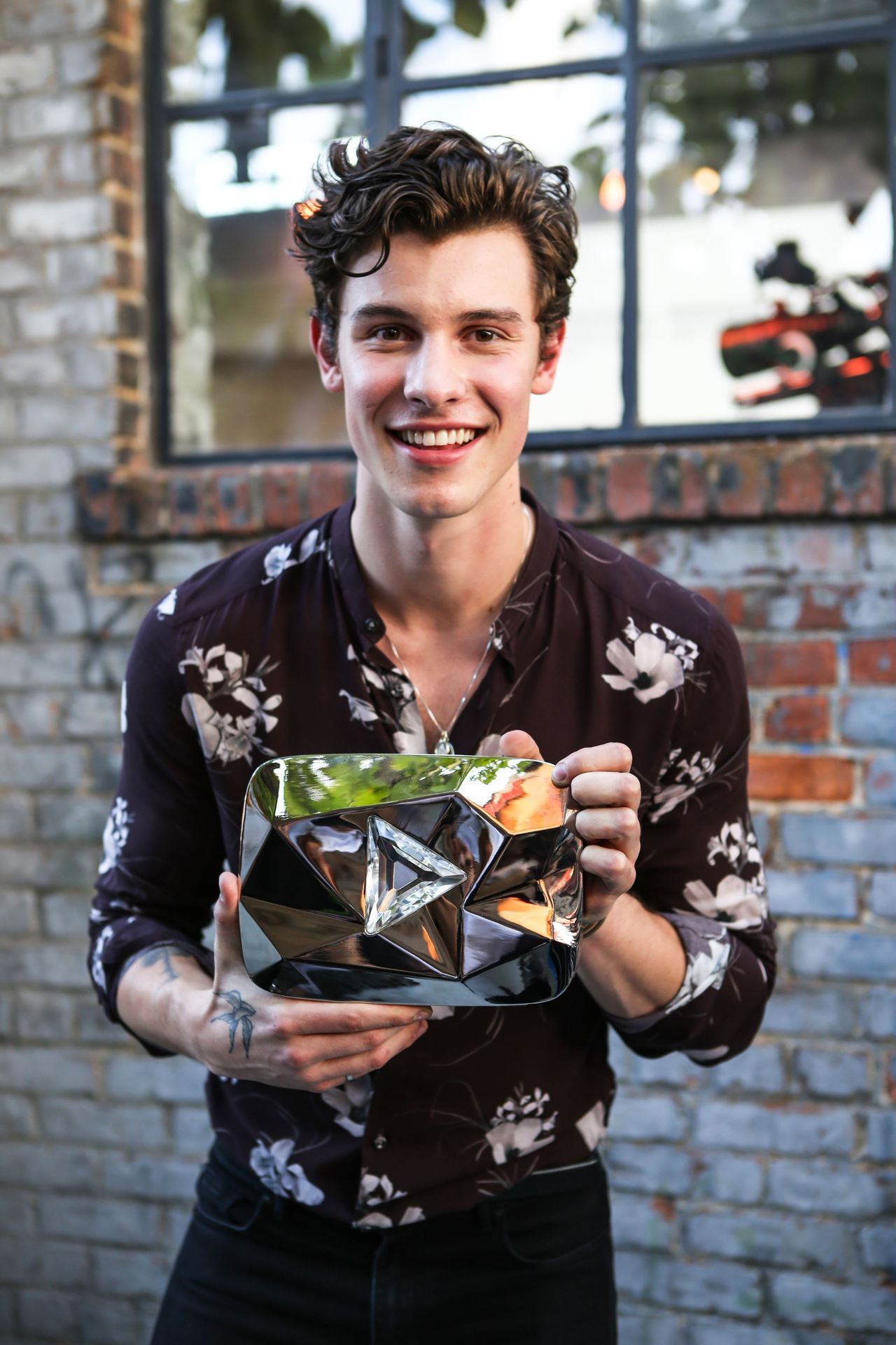 boyzoo:  Shawn Mendes with YouTube’s “Diamond Play Button” at Rolling Stone