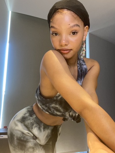 pro-royalty:Halle Bailey 