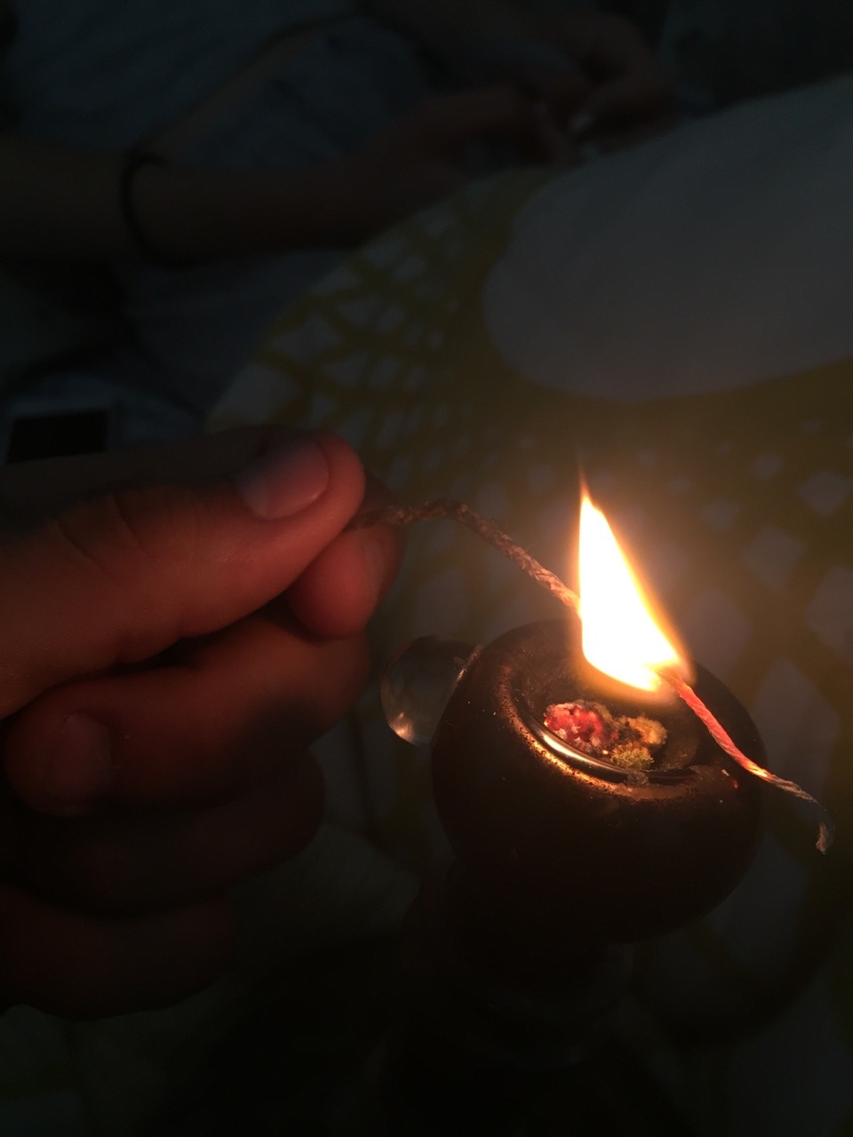 nonameeverpleasenoname:  Bong rips!