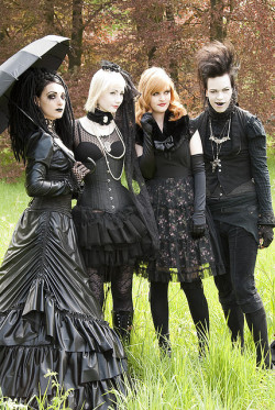 victorian-goth:  Victorian goth http://victorian-goth.tumblr.com/