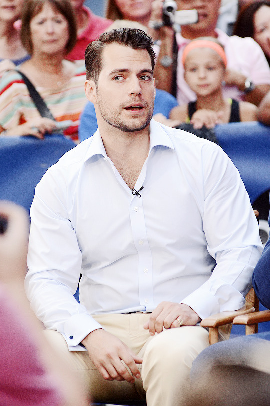 amancanfly:  Henry Cavill visited ‘Good Morning America’ in Times Square, New