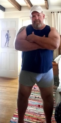 fhabhotdamncobs: sr-snorlax: “A man liked by many lonely men”   W♂♂F     (WARNING!   No “Pretty Boys” here.)   
