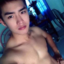 hellosgdick:  byrankhoo:  Who is this so handsome  Email me if you want to trade videos. sg_dick@hotmail.com 