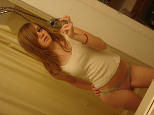amatgirls:  Pretty amateur girl photography pussy