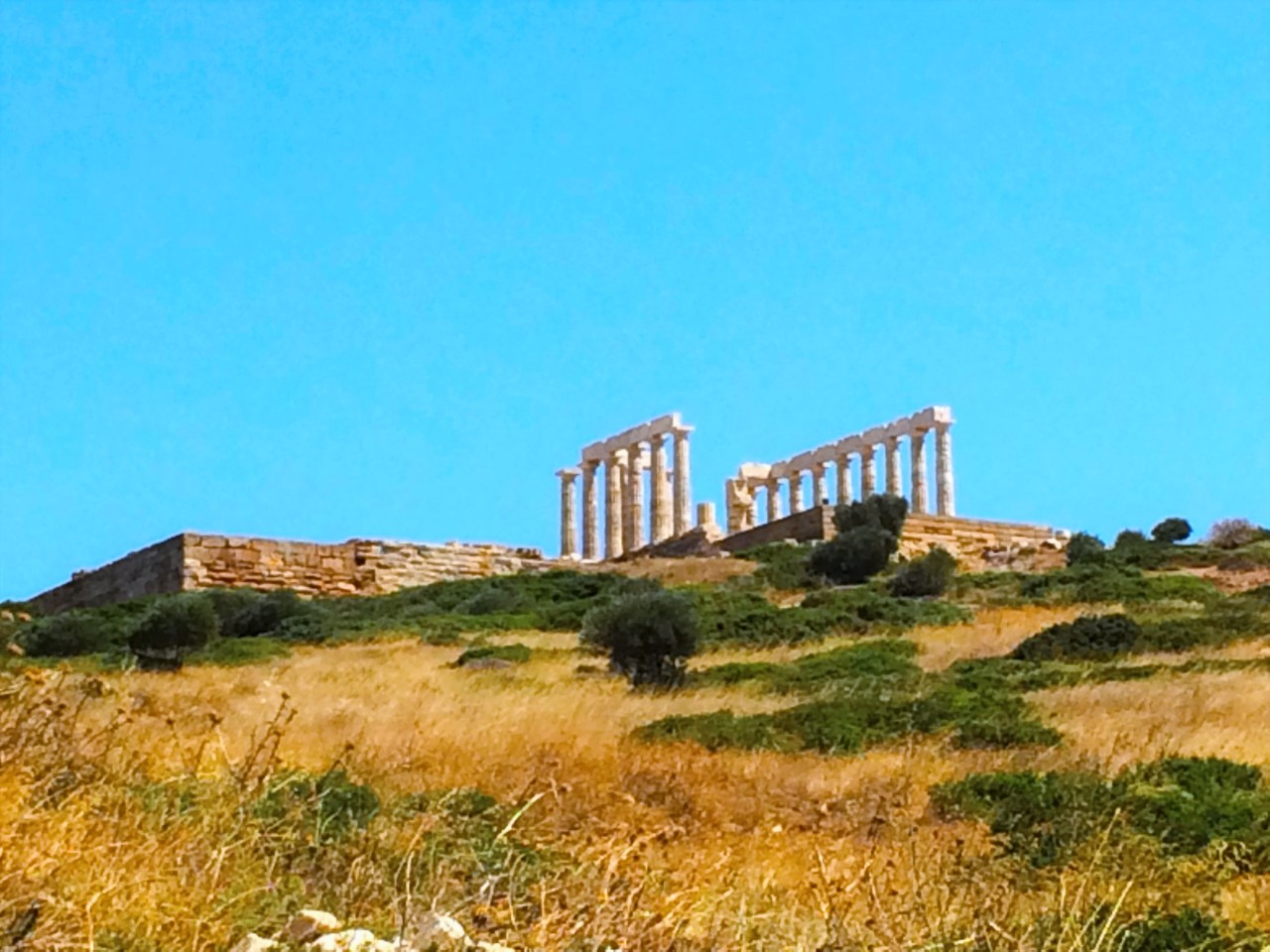 mythologer:    The dramatic coastal location of Soúnio (Cape Sounion) in southern