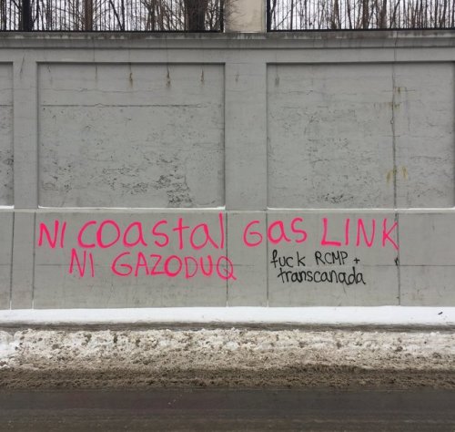 Graffiti in Montreal in solidarity with the Unist'ot'en anti-pipeline blockade. Canadian police raid