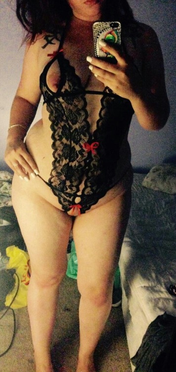 piper-funbags:  lasexycouple:  Fuk shes fuken sexy love her in this lingerie ..   Cute! 