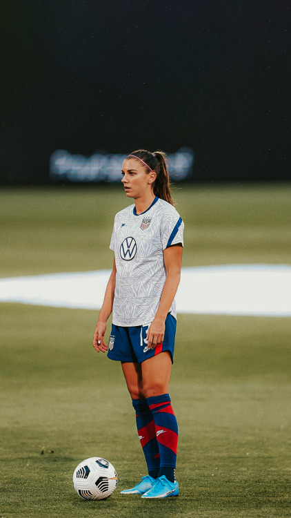 [requested] Alex Morgan lockscreenslike/reblog if you save/use