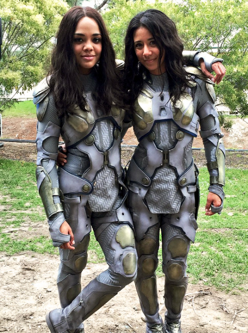 theavengers:Tessa Thompson and stunt double Tara Macken on the set of ‘Thor: Ragnarok’