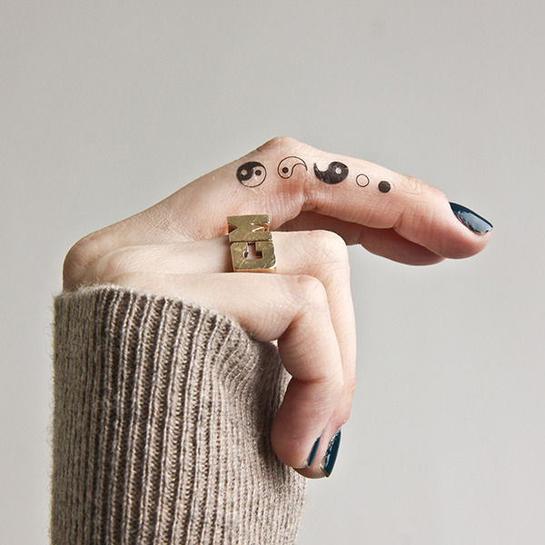 pequenostatuajes:  Tatuaje temporal de la deconstrucción de un Yin Yang. Cómpralo