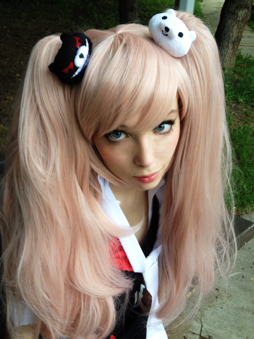 ddualscar:   Junko Enoshima || Dangan Ronpa  Junko//Photographer 