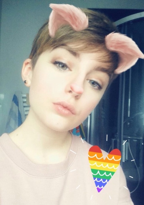 manchesterz:m nova and i’m uh what’s the word …… gay11/10 would share a co