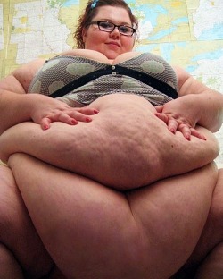 brendakthedonutgirl:  bellylifter: The CREVASSE (or Crevice??)!!!  Violet’s double is begging for my attention!! Such inspiration!