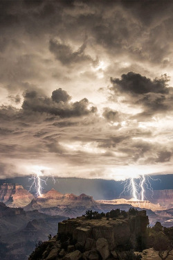  Lightning Storm at Grand Canyon (Arizona)