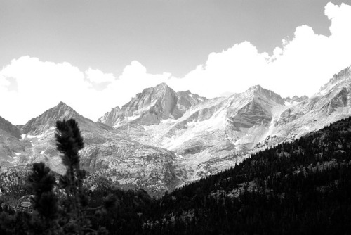 adventurous-watermelon:A year ago today… I hiked up to Ruby Lake, in the High Sierras. 11,000 feet n