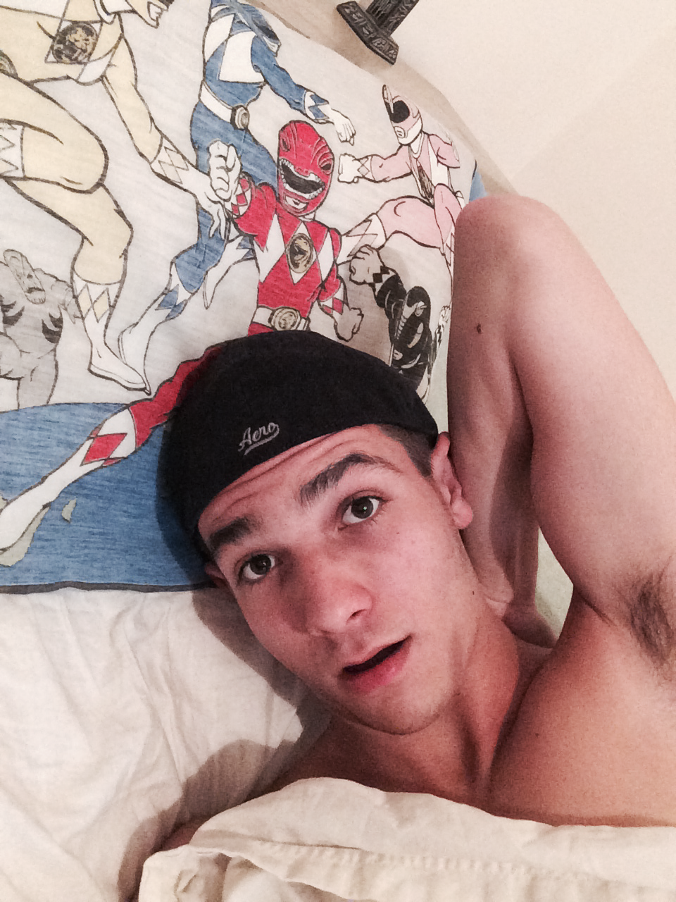 colourmechartreuse:  Yes I have a Power Rangers pillow. Don’t trifle. They will