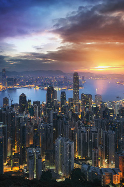 mstrkrftz:  A Golden Hong Kong Morning by