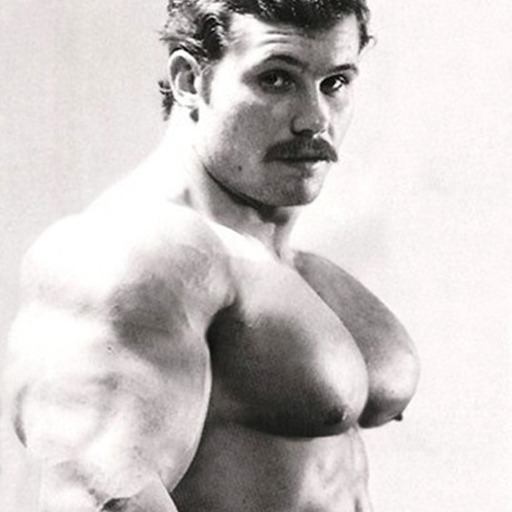 souzalino-blog:  Big muscles. 