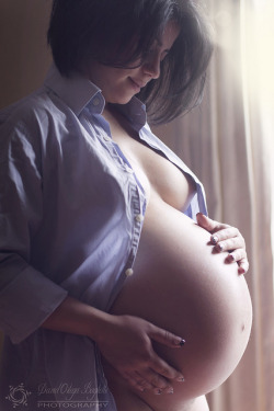 wannabedaddy26:  9monthsbeyond:(by David Ortega Baglietto) short dark hair, big round baby belly…oh this is too much for me ;)