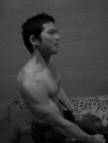lukeharrer:  0120 게이마사지 몸파는애들 둘 하나 둘 동일 인물 위에 중간 끌림 