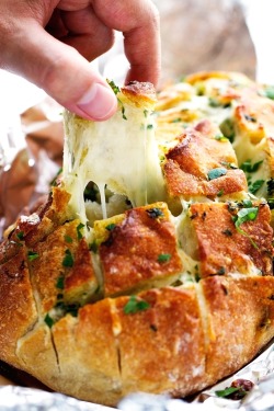 chefthisup:  Cheesy Garlic Pull Apart Bread.