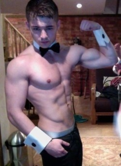 Guys-Who-Love-Guys-Getting-Naked:  Hot As Fuck Twunk In Partial Waiter’s Uniform..