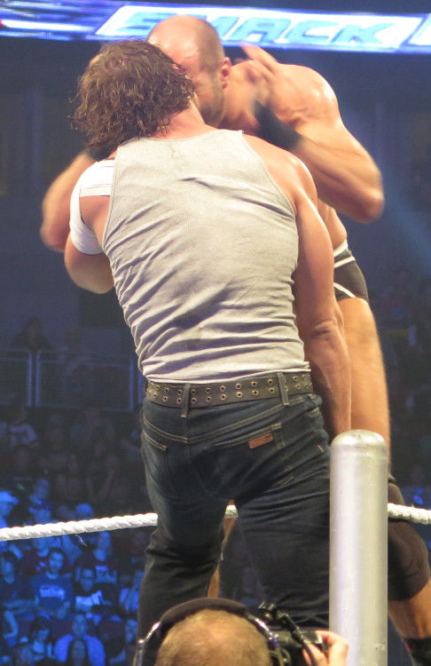 Sex  Dean Ambrose v Cesaro—12 August SmackDown pictures