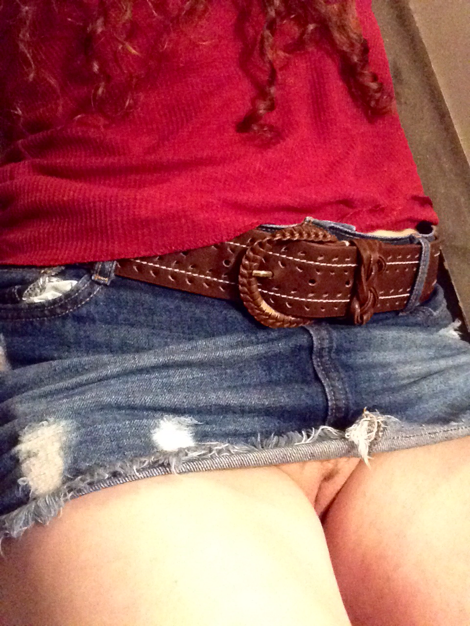 jellybeanphalange:  Naughty and not very lady like! Short skirt and no panties. Unf