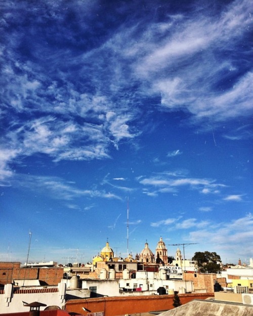 Las torres de San Francisco, la cúpula de Aranzazú. ☁️#slp #cielosbonitos #home #sanfrancisco (en 