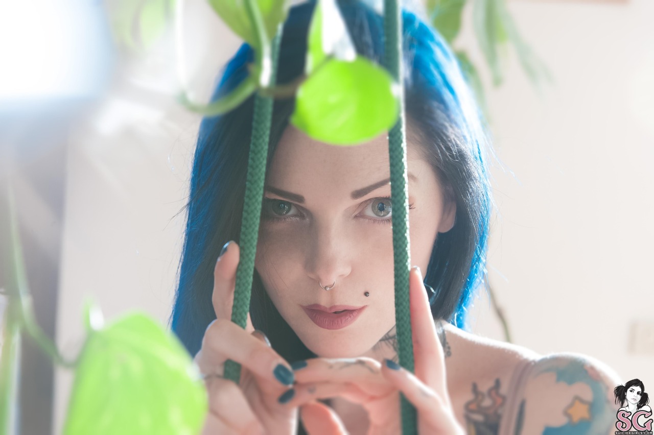 thebestsuicidegirls:  Riae - Swing Away