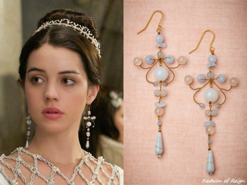 fashion-of-reign:In episodes 1x19 and 2x12 (&ldquo;Banished&rdquo;) Queen Mary wears these s