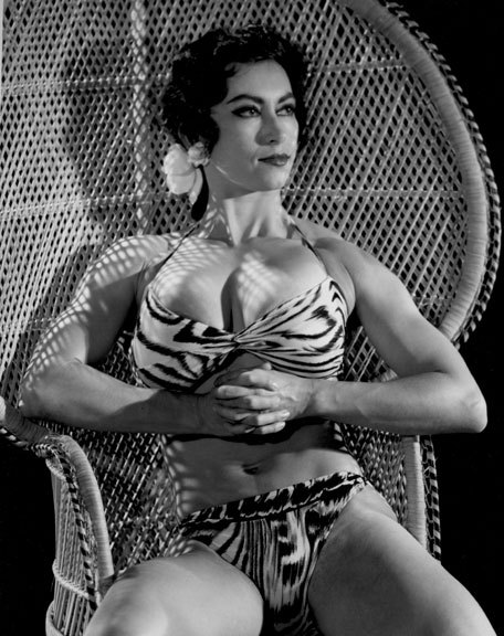 fauxlacine:  vintagegeekculture:  Kellie Everts, female bodybuilder from the 1960s-1970s.   Gosh she is absolutely stunning   amazon~ <3 <3 <3