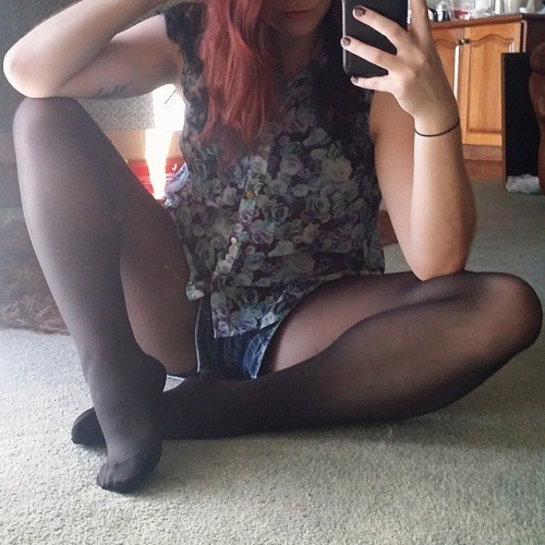 fatalneon:  “Being girly is wearing legwear!”