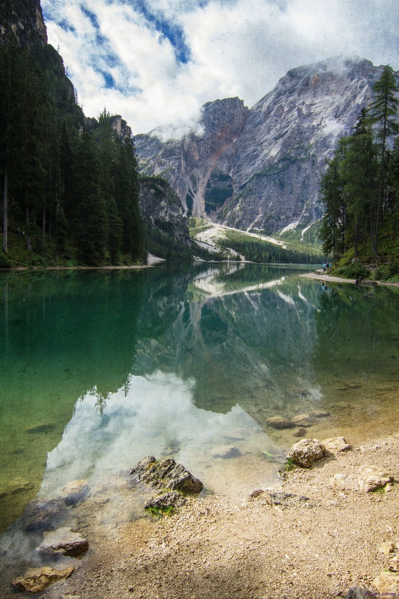 -vvaste:  (via 500px / Lago di Braies by Eva Lechner) 